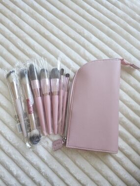Doll 10 Beauty 8 Piece Vegan Brush Set Pink Travel Case NWT Sealed